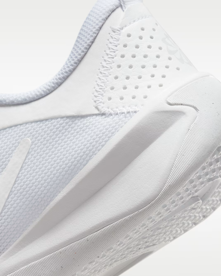 Юношески маратонки Nike Omni Multi-Court (GS)